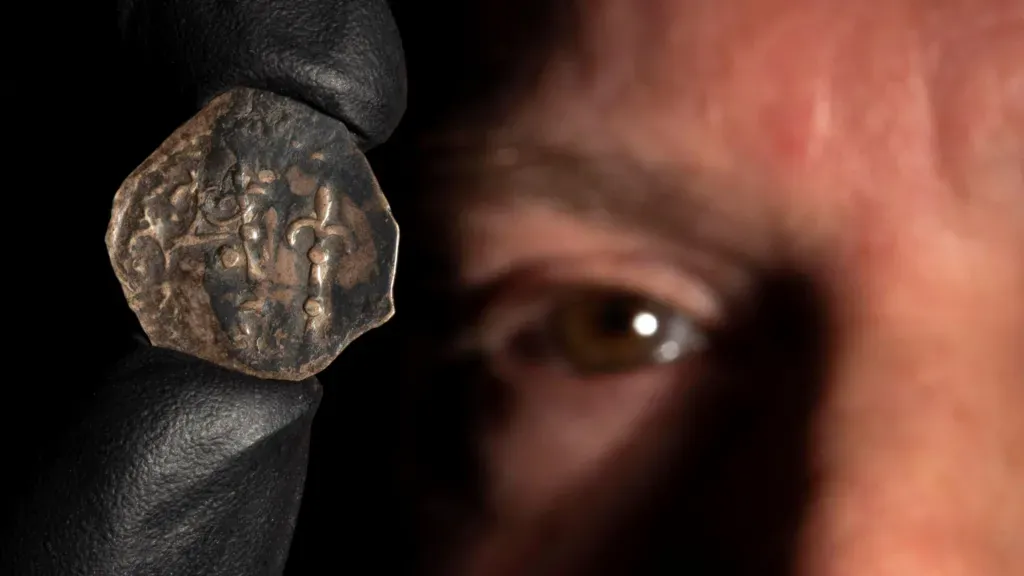 £50,000 reward to solve antique coin theft mystery